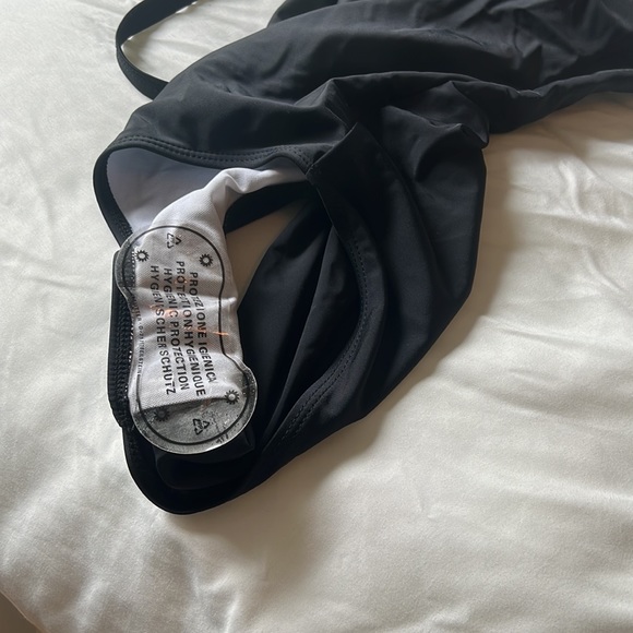 Sexy elegant black swimsuit - Picture 4 of 6